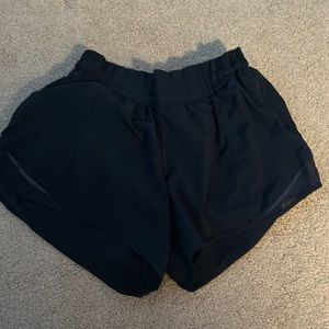 Size 8 navy lululemon hotty hots 2.5 inch